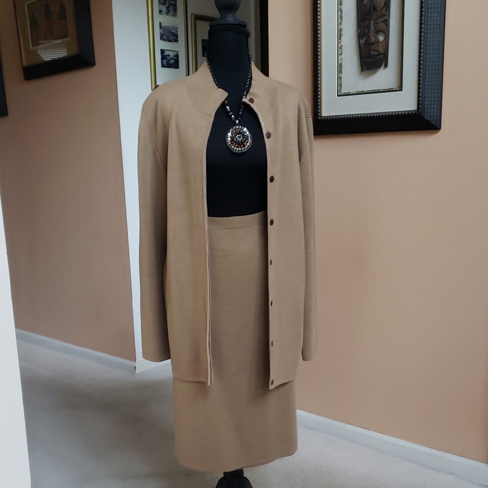 Collection Fifty Nine Elegant Women's 2-Piece Beige Knit Suit Set   Size: XL